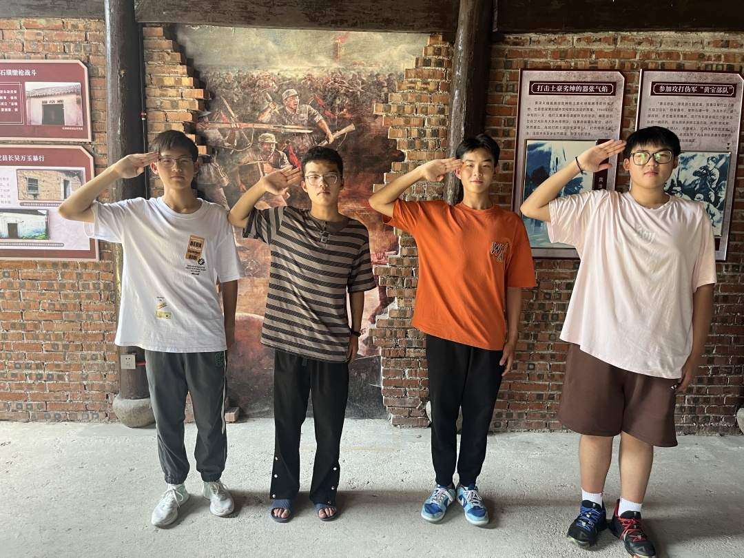 長(zhǎng)樂(lè)中學(xué)志愿者團(tuán)隊(duì)開(kāi)展“紅色之旅”活動(dòng)（3）.jpg