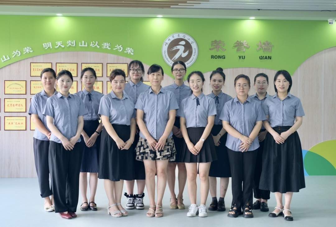 元培校區(qū)一年級語數(shù)教師團隊.JPG