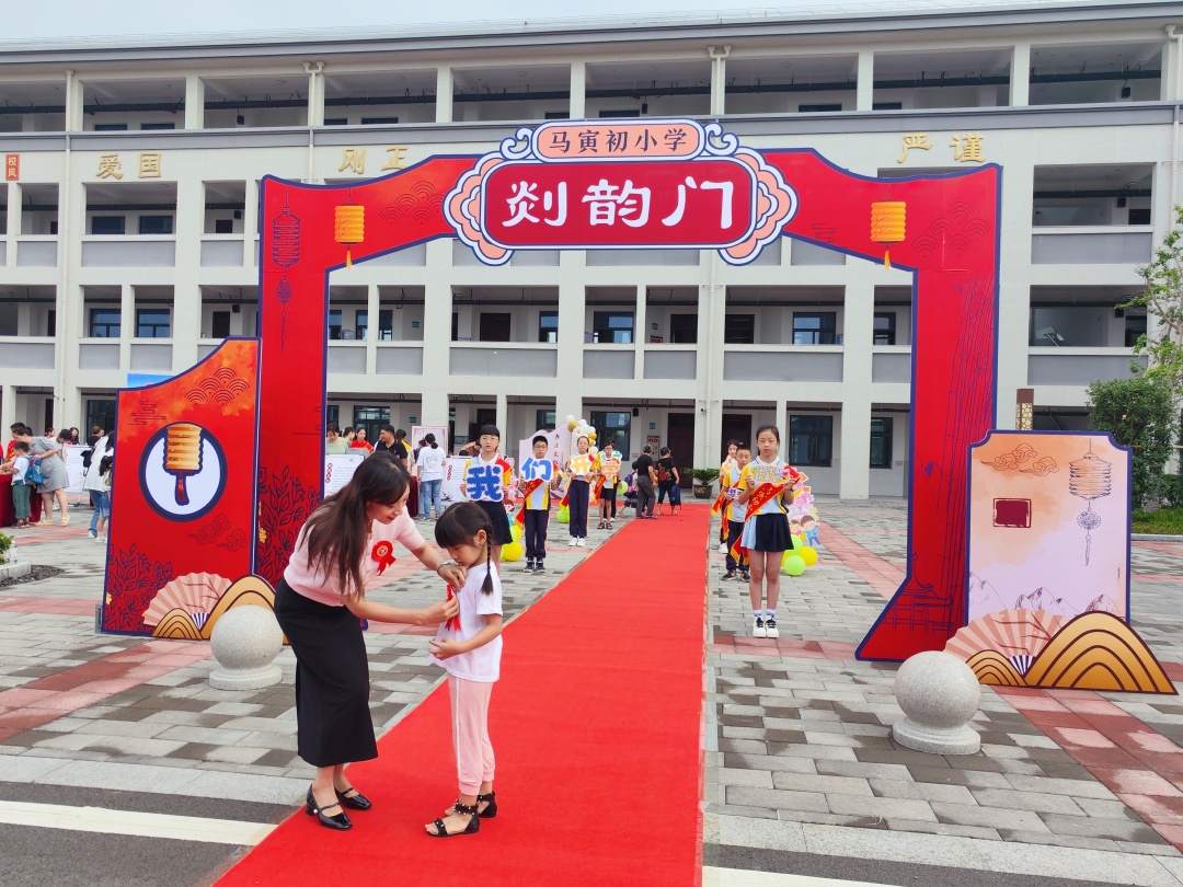 1.校長佩戴?；?jpg